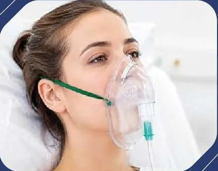 Paciente con mascarilla de oxigenoterapia